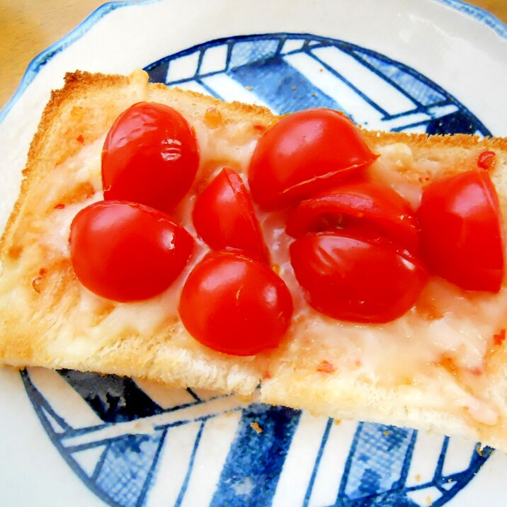 チリソースで　☆トマト＆チーズ☆　ピザトースト